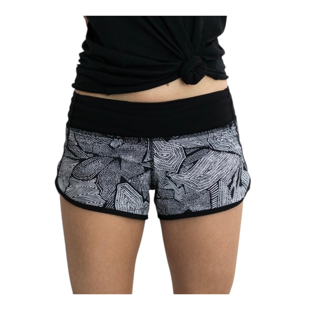 Lululemon Speed Short Dottie Tribe White/Black Athletic Bottoms Shorts Size 8